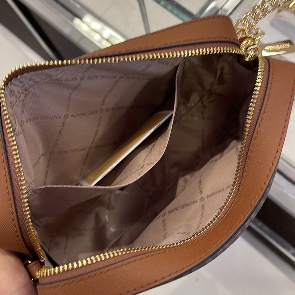 MICHAEL KORS
Jet Set Large East West Zip Printed Logo Crossbody Bag
Brown
NWT - Picture 8 of 16